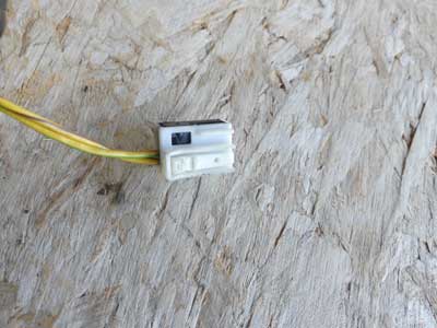 Mercedes White 8 Pole 2 Wire Connector A00154511733